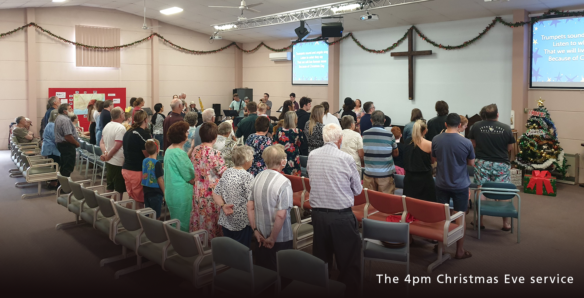 A full church for the 4 pm Christmas Eve service